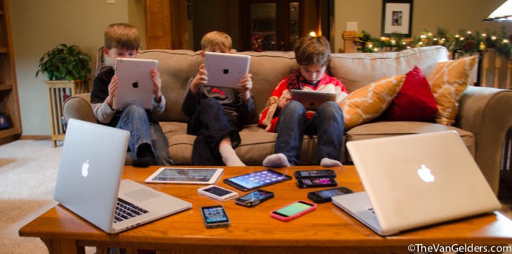 We kinda like Apple (this was posed but is still funny)